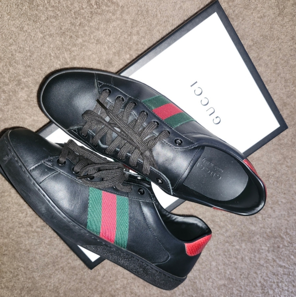 Gucci Men's Black Sneakers with Green and Red Stripes